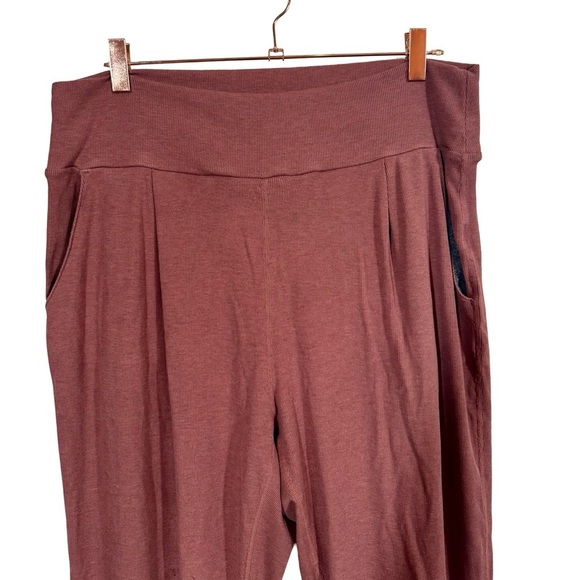 Vuori Lux At Ease Harem Pants in Hazelnut Heather PLEASE READ - Picture 9 of 14